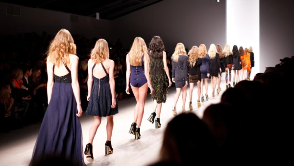 CHICV fashion commerce artwork
